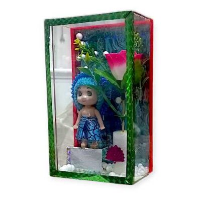 FANCEY DOLL WITH BEAUTIFUL GLASS BOX